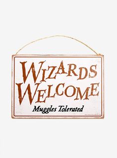 a sign that says wizard's welcome on it