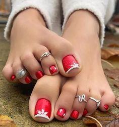 Pedicure Photos, Christmas Pedicure Ideas, Pedicure Ideas Winter, Christmas Pedicure, Christmas Toes, Pedicure Ideas, Gel Toe Nails, Pretty Toe Nails, Cute Toe Nails