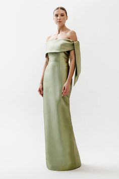 Off Shoulder gown with side tie detail on collar. DESCRIPTION Colour: Sage Green Off Shoulder, fitted, boned, roll collar, tie detail at side of collar, slim trumpet skirt Hook & eye and hidden zipper at back Composition: 50% Silk, 50% Wool Self and silk habotai lined Dry clean only Made in Canada SIZE & FIT Fi Bridesmaid Gown Elegant, Colour Sage Green, Off Shoulder Bridesmaid Dress, Gowns Elegant, Sage Green Dress, Gown Suit, Dress Code Wedding, Off Shoulder Gown, Trumpet Skirt