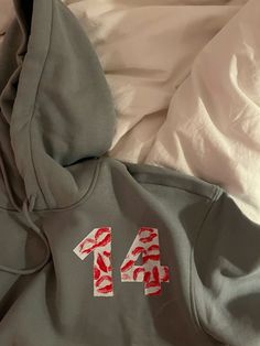 Diy Sweater For Boyfriend, Hoodie Gift For Boyfriend, Diy Kisses Hoodie, Diy Hoodie For Boyfriend, Kisses Hoodie, Valentines Hoodie, Gf Goals, Painting Hoodie