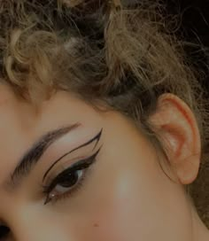 Fun Eyeliner Looks Hooded Eyes, Eyeliner Inspiration, Maquillage On Fleek, Cute Eye Makeup, Graphic Makeup, Swag Makeup, Eye Makeup Pictures, Makijaż Smokey Eye