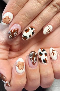 Yeehaw Bandana Nails Cowboy Nail Designs, Nail Tech Outfits For Work, Texas Longhorn Nails, Country Theme Nails, Cowboy Boot Nails, Fall Country Nails, Cowboy Christmas Nails, Western Halloween Nails, Rodeo Nails Designs