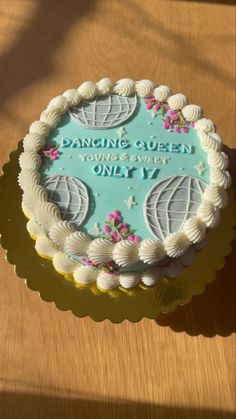 Blue cake dancing queen disco ball 17 Birthday Cake, Cute Baking, Simple Birthday Cake, Pretty Birthday Cakes, Cute Birthday Cakes