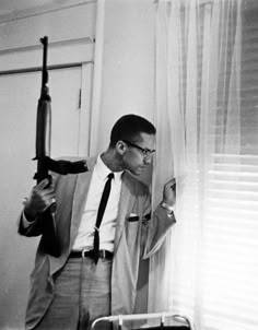 Black Art Pictures Photography, Powerful Black Art, Malcolm X Aesthetic, Cool History Pictures, Malcolm X Pictures, Black Photography People, Malcolm X Art, Malcom X Pictures, Malcom X Art