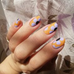 Short Edgy Nail Ideas, Food Nails Art, Short Fun Nails, Nail Art Flower, Minimal Nails Art, Retro Nails, Minimal Nails, Painted Nail Art