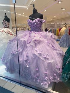 dresses, quince, quinceanera, 15, 16, sweet 16, sweet sixteen, party, quince dress, inspo, purple, flowers Lavender Quince Dama Dresses, Quinceñera Dresses Purple, Purple And White Quinceanera Dresses, Purple Quince Ideas, Lavender Quince Theme, Quncie Dresses Purple, Quncie Dresses Light Purple, Qencenera Dress Lavender, Lavender Quince Dresses