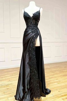 V Neck Open Back Mermaid Black Lace Long Prom Dress with High Slit, Mermaid Black Formal Dress, Black Lace Evening Dress A1811 Era Victoria, Moda Grunge, Black Lace Evening Dress, Lace Long Prom Dress, Printed Prom Dresses, 파티 드레스, Chique Outfits, Prom Dresses Sleeveless