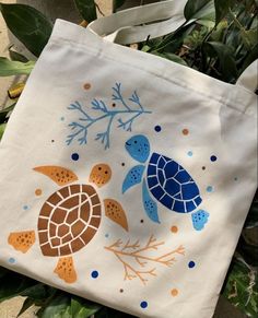 Canvas Tote Bag Painting Ideas, Toat Bag Painting Ideas, Paint Tote Bag Ideas Easy, Tote Bag Designs Paint, Painting Bags Ideas, Tote Bag Design Paint, Totebag Lukis, Handpainted Totebag, Canvas Tote Bag Painting