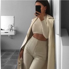 Oyster White Beige Outfit, Looks Street Style, Mode Inspo, Looks Chic, Looks Style, Mode Inspiration, Business Outfits, Outfit Casual