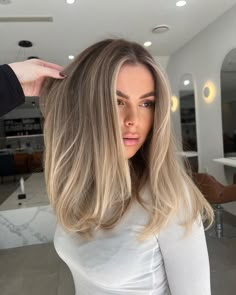 Shoulder Length Hair Balayage, Medium Length Blonde Hair, Beige Blonde Hair, Medium Length Blonde, Summer Blonde Hair, Balayage Blonde, Dark Blonde Hair, Blonde Hair Inspiration, Balayage Hair Blonde