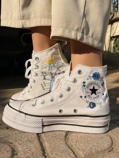 Pink Embroidered Converse, Converse With Flowers, Custom Platform Converse, Flower Converse, Scene Embroidery, Converse Platforms, Converse Design