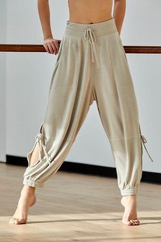 Goldie Drawstring Waistband Hi-Rise Sweatpant These cool and comfortable, slouchy high-rise harem sweatpants are a great statement piece. Drawstring waistband Cinched ankles Hip pockets FP Movement A destination for the life well-lived, Free People Movement offers performance-ready activewear, practice-perfect styles and beyond-the-gym staples. We believe in the power of community, in supporting and lifting each other up and always #movingtogether. Care/Import Machine Wash Cold Import Measuremen Harem Sweatpants, Estilo Hippie, Yoga Journal, Yoga Pants Outfit, Comfy Pants, Yoga Sequences, Yoga Fashion, Loose Pants, Drawstring Waistband