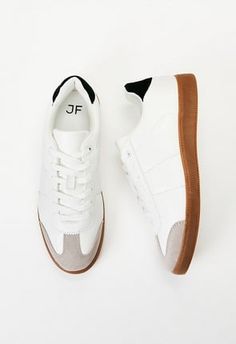 Leather Tennis Shoes Women, Cute Outfit With Tennis Shoe, White Sneakers Women’s, Dressy Tennis Shoes, White Tennis Shoes Outfit, Stylish Walking Shoes, Elegant Sneakers, White Fashion Sneakers, Outfit Pieces