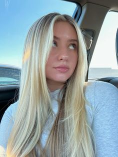 Long Blonde Haircut Ideas Straight, Straight Blond Haircut, Straight Natural Blonde Hair, Low Contrast Hair Color, Scandinavian Blonde Highlights, Blonde Hair Color Straight, Light Blonde Hair Inspiration, Blonde Hair On Pale Skin, Platinum Blonde With Lowlights