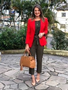 Outfits Verde, Red Blazer Outfit, Business Chic Style, Outfit Office, Jumpsuit Outfits, Ideas De Outfits, Outfit Mujer, Military Outfit, Office Outfit