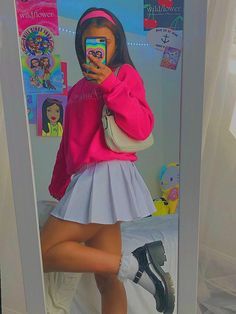 Stile Ragazza Skater, Styl Indie, Jane Outfits, Indie Kid Outfits, Indie Rooms, Barbie Closet, Mode Harajuku, Hot Pink Sweatshirt, Kid Aesthetic