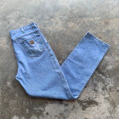 Vintage Carhartt Dirty Denim Jeans. Size fits 38". Still in great condition. A few stains at front. Small hole at front and back pocket. Overall condition is 7/10. Weight 1kg Please check the measurement below.Measurements are taken laid flat. Waist : 38 inches Lenght : 49 inches Inseam : 36 inches  Rise : 13 inches Hips : 13 inches Leg : 8.5 inches Thank you #BB-04 Carhartt Jeans Outfit, Insulated Jeans, Carhartt Jeans, Vintage Carhartt, Lined Jeans, Jean Vintage, Jeans Distressed, Neue Outfits, Light Wash Jeans