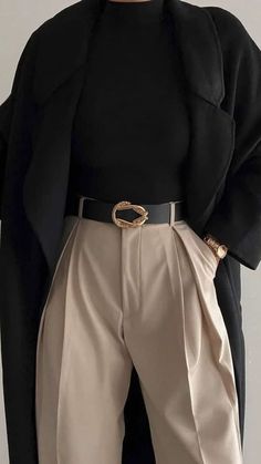 Classy Pants Outfits, Celana Jogger Wanita, Classy Pants, Black And White Outfit, Academia Outfits, Pants Outfits, Tomboy Style Outfits, Mode Casual, Trik Fotografi