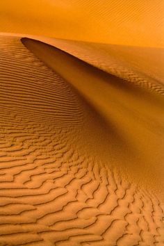 the desert is filled with sand and ripples in different directions to make it look like they are moving