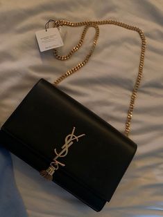 Sac Yves Saint Laurent, Tas Lv, Tas Bahu, Aesthetic Bags, 背景 シンプル, Luxury Purses, Fancy Bags