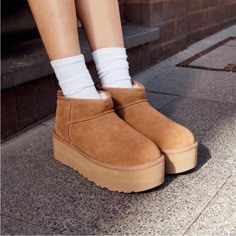 New In Box Platform 2” Ugg Ultra Mini Platform Aesthetic, Platform Uggs, Ugg Mini Outfit, Ultra Mini Ugg, Ugg Booties, Cute Uggs, Ugg Ultra Mini, Ugg Mini, Classic Boots