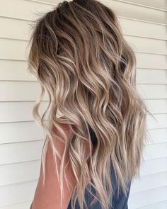 Long Sandy Blonde Waves Beige Hair, Icy Blonde Hair, Bronde Hair, Hair Color Caramel, Balayage Blonde, Hair Color Pink, Trendy Hair Color, Hair Color Balayage, Feel Pretty