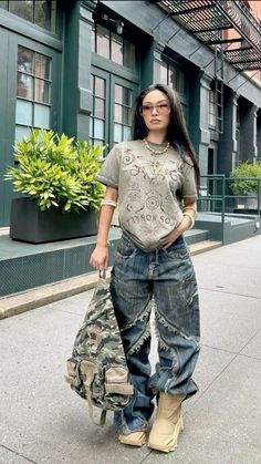 Messy Fashion, 90s Asian Fashion, Geeky Clothes, Streetwear Outfit Ideas, Swag Outfits For Girls, Streetwear Fashion Women, Simple Trendy Outfits