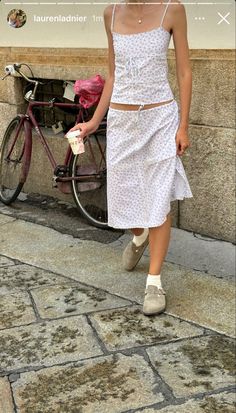 Lounge Wear Aesthetic, Parisian Summer, Euro Summer, Summer 24, Summer Fits, Feminine Outfit, Cute Summer Outfits, Cotton Top, Summer Aesthetic