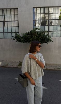 Spring Madrid Outfit, California Mom Aesthetic, Winter European Fashion, Montauk Outfits, European Outfits Spring, Timeless Fashion Aesthetic, Garment Friendly Outfits, Amsterdam Outfit Spring, Mom Bod Outfits