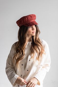 Flat Brim Cotton Hats For Fall, French Girl Street Style, Cap Women Outfit, Women Manifestation, Hat Outfit Ideas, Girl Street Style, Beverage Glasses, Corduroy Cap, Hat Outfits