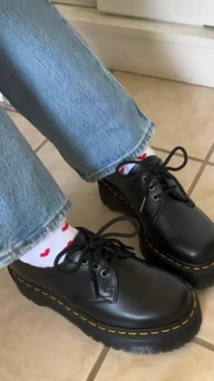 Oxford Shoes Aesthetic, Low Rise Doc Martens, Doc Martens Loafers Outfit, Doc Marten Loafers Outfit, Low Dr Martens Outfit, Dr Martens Oxfords Outfit, Low Dr Martens, Low Top Doc Martens, 1461 Dr Martens Outfit