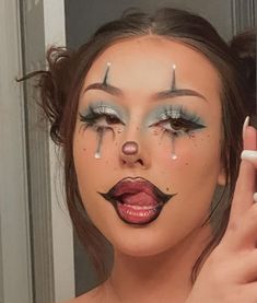 Maquillage Halloween Simple, Cute Clown Makeup, Halloween Makeup Clown, Halloweenský Makeup, Holloween Makeup, Cute Halloween Makeup, Halloween Makeup Pretty, Cool Halloween Makeup, Halloween Eye Makeup