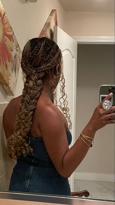 Protective Style Black Women, Shelf Layers Hair, Blue Ivy Braids, Medium Length Protective Styles, Layered Passion Twist, Body On Dress Outfit, Fantasy Braids Glitter, Black Mom Hairstyles, Beach Aesthetic Black Women