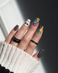 17 Warm Fall Outfits for Women 2024 for Work, Casual and Cute Styles, Aesthetic Looks for Every Occasion Striped Nail Designs, Nail Art Halloween, Nail Art Stripes, Square Nail Designs, Edgy Nails, Simple Gel Nails