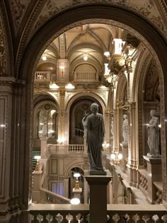 the statue is standing in the middle of the hall with many statues on it's sides