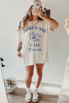 APRES SKI VAIL COLORADO OVERSIZED GRAPHIC TEEPREMIUM COTTONOVERSIZED FIT Painted Hats, Midi Tank Dress, Silver Chain For Men, Buckles Fashion, Vail Colorado, Oversized Graphic Tee, Kids Outerwear, Top Graphic Tees, Wide Leg Denim