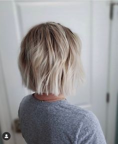 Blonde Bob Hairstyles Fine Hair, Chin Length Blonde Hair, Short Blonde Hair Bobs, Lived In Blonde Bob, Pretty Blonde Hair, Icy Blonde Hair, Choppy Bob Hairstyles