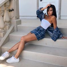 𝓟𝓲𝓷𝓽𝓻𝓮𝓼𝓽 ~ 𝓮𝓶𝓶𝓪_𝔀𝓮𝓮𝓴𝓵�𝔂 ☆ Instagram baddie photo / pose ideas / inspiration Walk Outfits, Tube Top Outfits, Top Summer Outfits, Teenage Outfits, Teen Clothes, Nice Outfits, Foto Poses