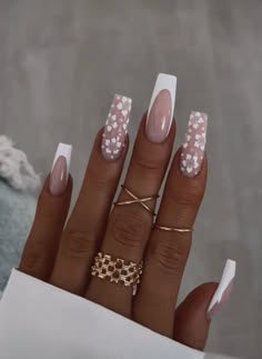 White Nail Art Designs, Summer Nails White, Glitter French Nails, White Coffin Nails, Elegant Touch Nails, Gold Glitter Nails, Wow Nails, Airbrush Nails