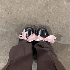 Pink bow docsies Looks Hippie, New Rock, Pretty Shoes, Looks Style, Cute Fits, Just A Girl, Fitness Inspo, My Vibe, Lana Del Rey