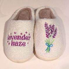 Calling All Swifties! These Cosy Terry And Chenille Slippers Are Perfect For Relaxing, With Soft Padded Insoles And Textured Sole You Can Wear Inside Or Out. Adorable Embroidered Lavender Haze Design. Ordered A Pair For A Christmas Gift And The Manufacturer Sent Two! New And Never Worn, In Original Bag And Still Linked With Plastic Tie. Taylor Swift Shoes, Embroidered Lavender, Swift Outfits, Summer Wishlist, Trendy Outfit Inspo, Benson Boone, Taylor Swift Inspired, Swift Wallpaper, Taylor Swift Fan Club