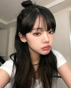 Medium Long Haircuts, Kpop Hair, Peinados Fáciles Para Cabello Corto, Uzzlang Girl, Long Hair Cuts, Pretty Makeup, Cute Makeup, Korean Beauty, Ulzzang Girl