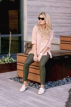 Spring Outfits Leggings, Green Leggings Outfit, Olive Pants Outfit, Olive Green Pants Outfit, Pink Top Outfit, Green Pants Outfit, Outfits Leggings, Olive Pants, My Lifestyle