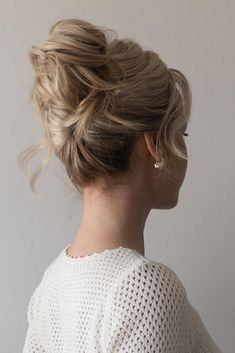 Easy High Bun Updo Hairstyle | Perfect Bridal, Wedding, Prom Hairstyle for Long - Medium Hair Updo Hairstyles For Long Hair, Scene Ideas, Wedding Bun, High Bun Hairstyles, Easy Updo Hairstyles, Bridal Hair Updo