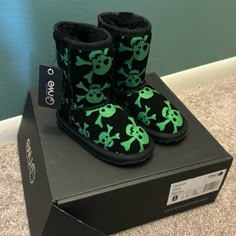 Nwt Toddler Emu Shearling Lined Crossbone Boots Sz8 Scene Shoes, Alt Shoes, Goth Shoes, Emu Australia, Fun Shoes, Creative Shoes, Shoes To Buy, Pretty Shoes Sneakers, Shoes Outfit Fashion