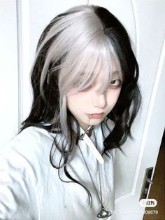 Cybercore Hairstyles, Dark Hair With White Highlights, 2 Colored Hair, Silver Hair Ideas, Blue And White Hair, Unique Hair Colors, White And Black Hair, Brown And White Hair, White Hair Highlights