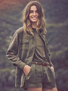 Moda Safari, Wander Outfit, Safari Look, Safari Outfit, Safari Outfits, Military Inspired Jacket, Safari Chic, Estilo Hippie, Camping Outfits