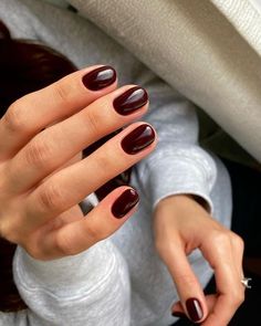 Dark Red Nail Polish, Old Money Nails, Money Nails, Kutek Disney, Nagel Tips, October Nails, Smink Inspiration