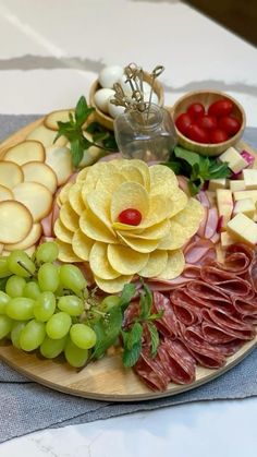 Finger Food Catering, Cold Kitchen, Charcuterie Board Meats, Graduation Food, Fruit Platters, Platter Ideas, Decorações Com Comidas