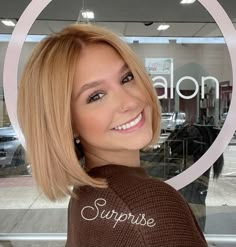 Copper Blonde Bob Hair, Strawberry Blonde Bobs, Strawberry Blonde Bob Hairstyles, Strawberry Blonde Bob Hair, Copper Blonde Hair Short, Strawberry Blonde Long Bob, Blond Roux Hair, Strawberry Blonde Balayage Short Hair, Strawberry Blonde Hair Bob